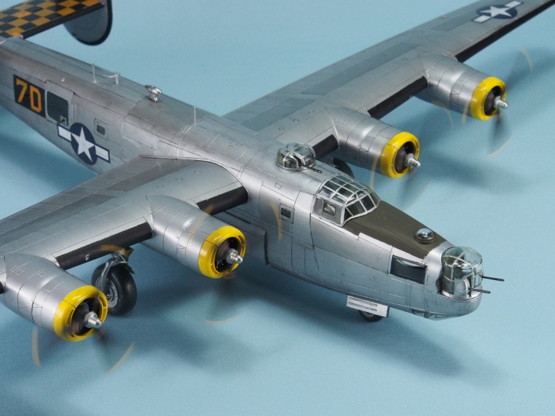 ACADEMY コンソリデーティッド B-24M リベレイター