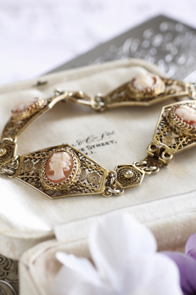 カメオブレスレット