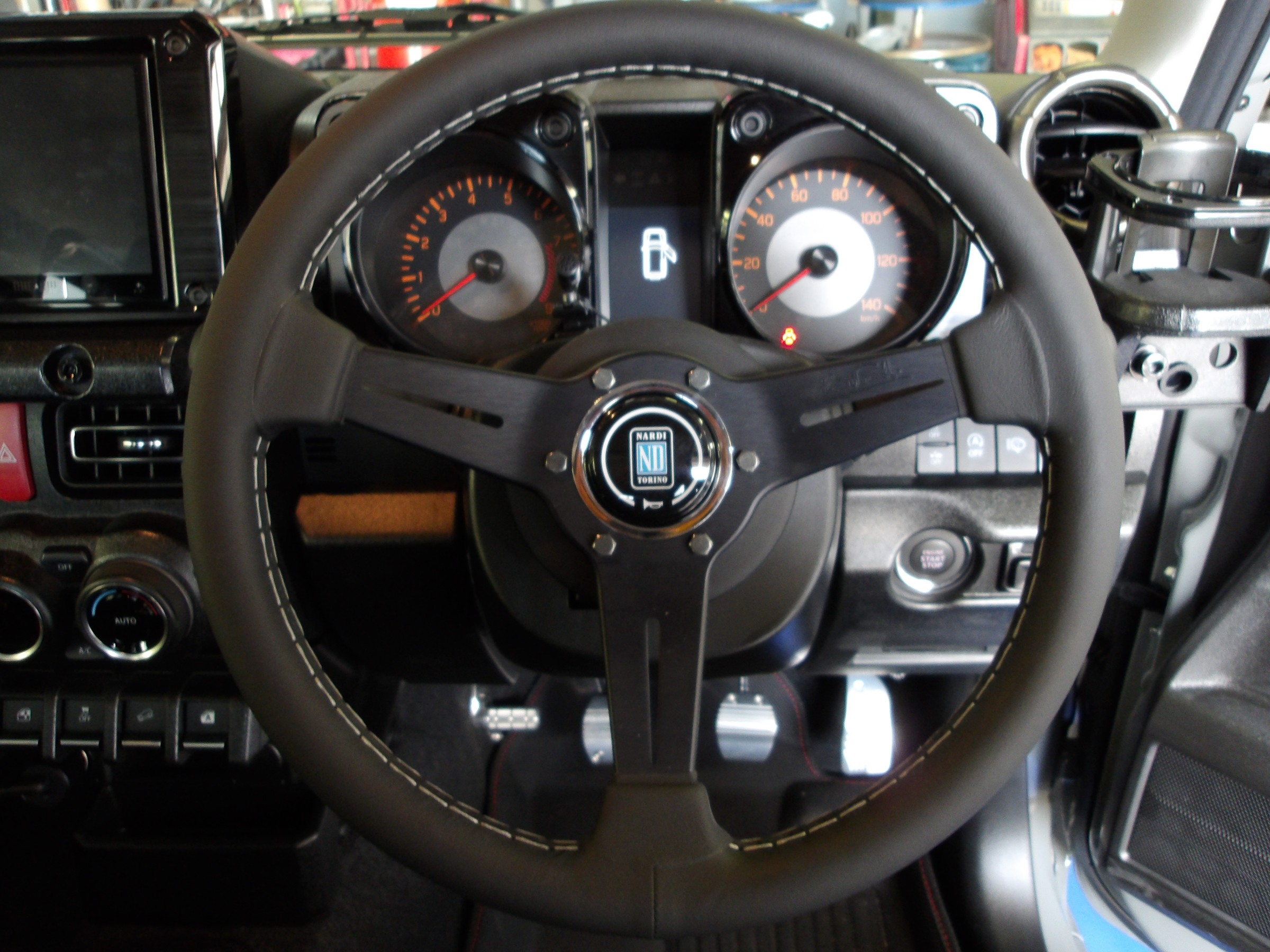 ジムニー（JB64W）ナルディ製スポーツステアリング「クラッシック