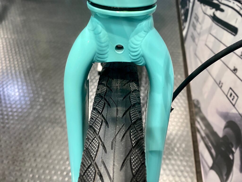 町田】人気のクロスバイク「C-SPORT」入荷いたしました - BIANCHI-STORE