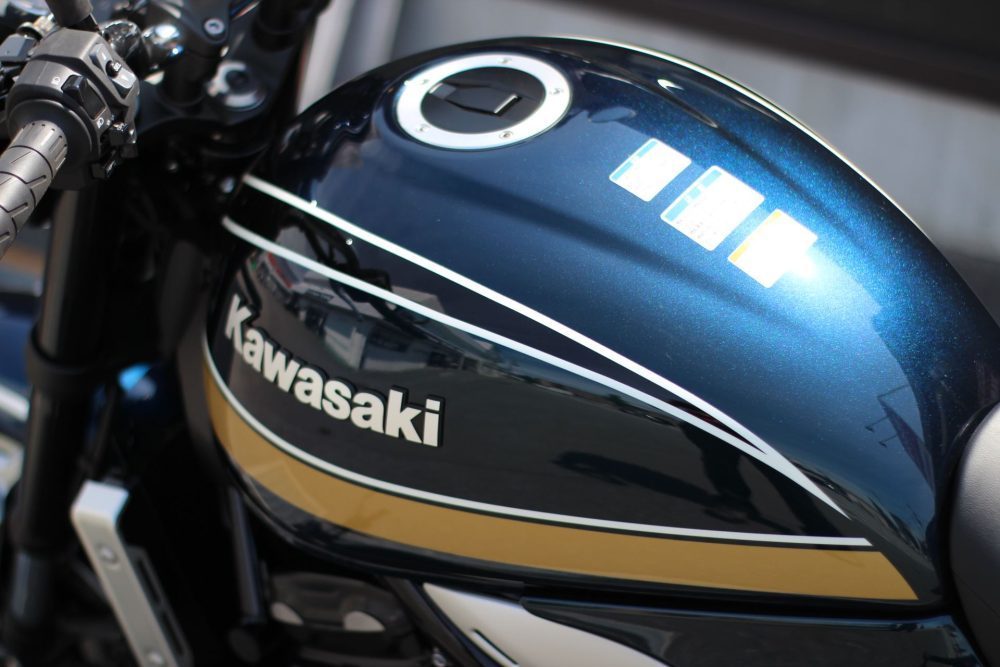 青色のタンクが夏のツーリングを華やかに！【カワサキ Z900RS】 | 中古