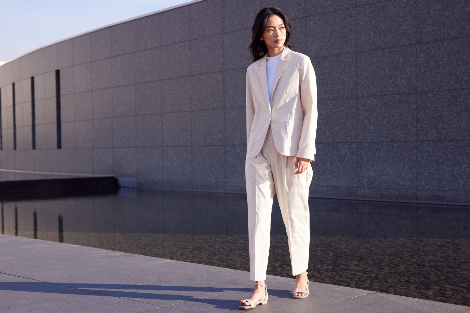 ユニクロ × セオリー22年春夏ウィメンズ、速乾・伸縮・超軽量の「感動