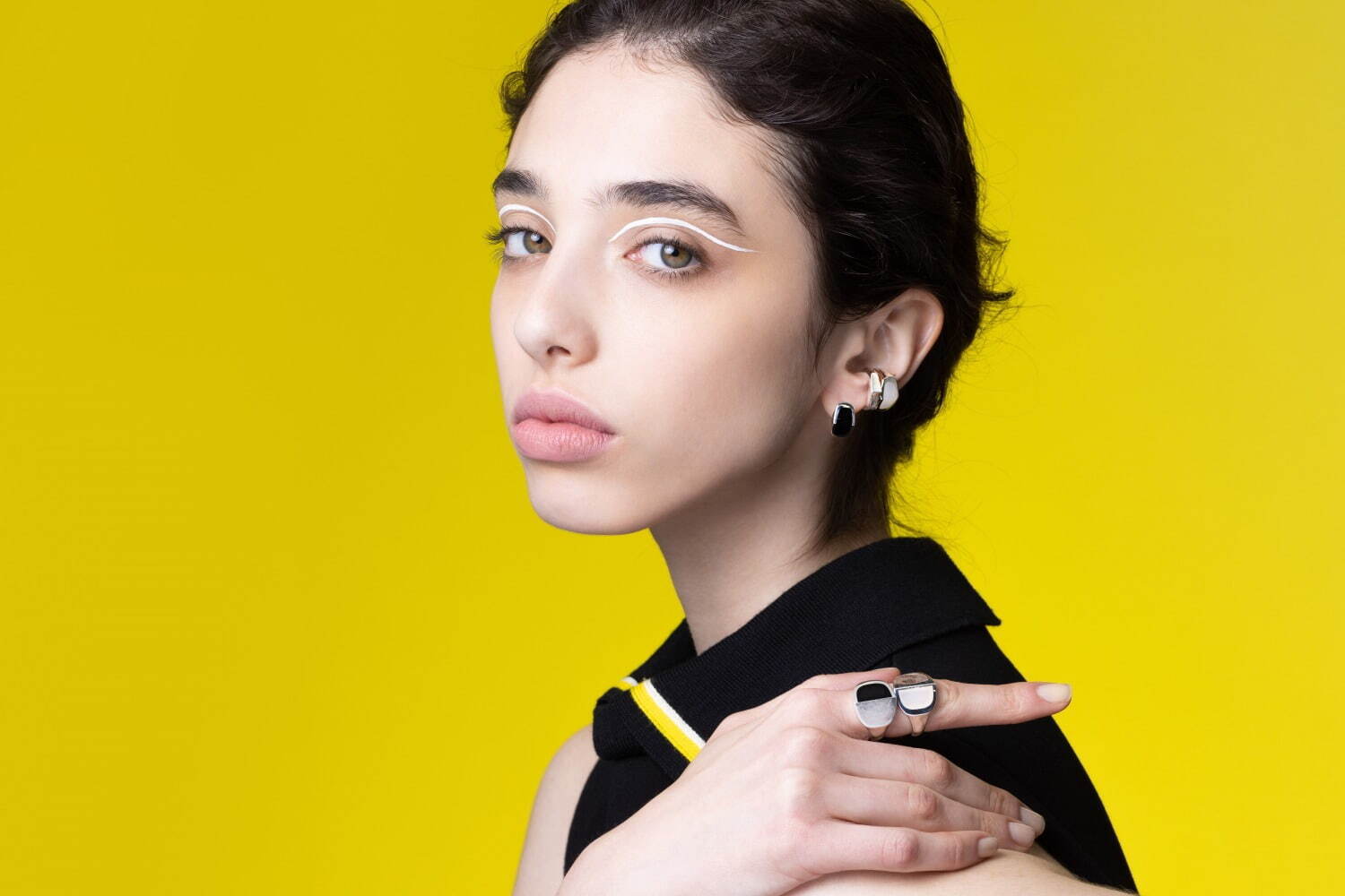 ヒロタカ「ピラミッド」アシンメトリーな新作リング＆“食虫植物の捕食