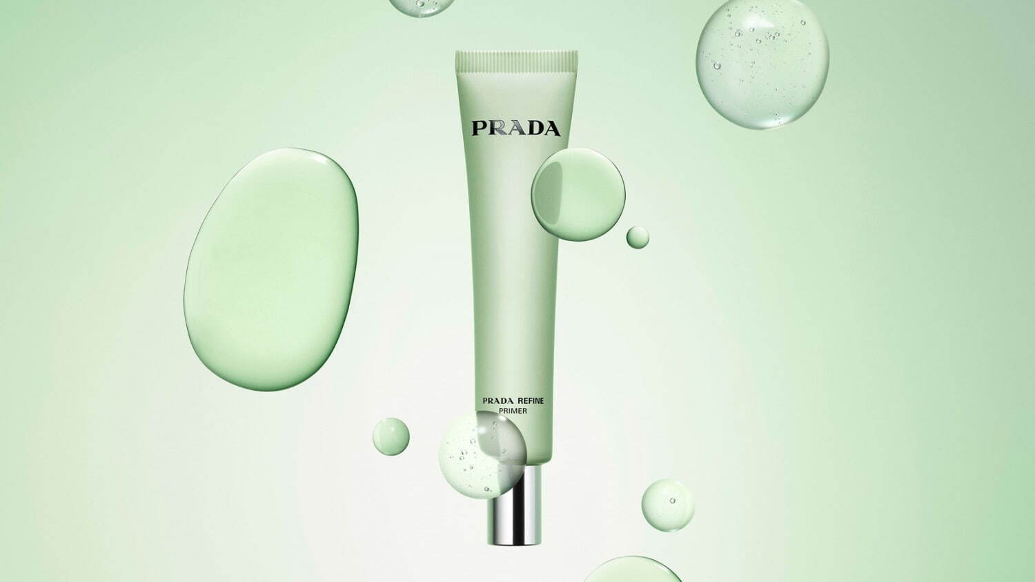 プラダ ビューティ24年秋コスメ、“プラダ グリーン”の新作セッティング