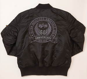 アルファ インダストリーズのフライトジャケット、60周年記念ロゴ入り