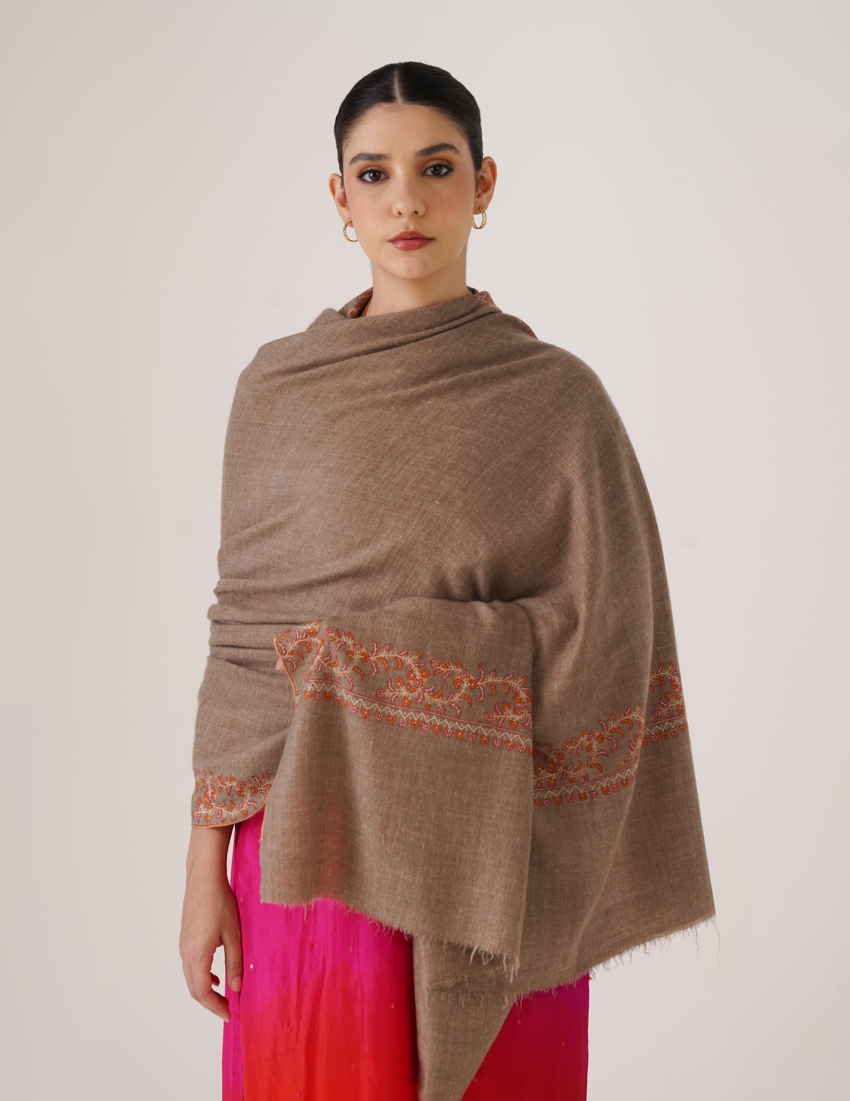 Kashmiri Handwoven Pashmina Sozni Doredaar Shawl – Natural Grey