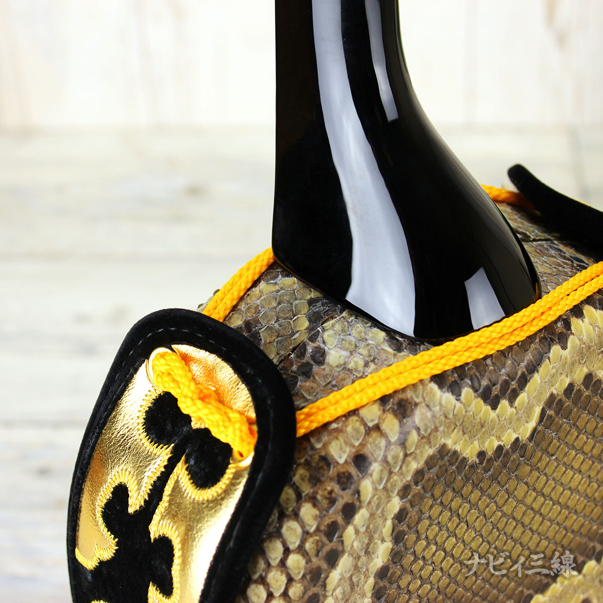 沖縄三線 紫ケース・クリップチューナー・入門本 付きドラゴン刺繍入り