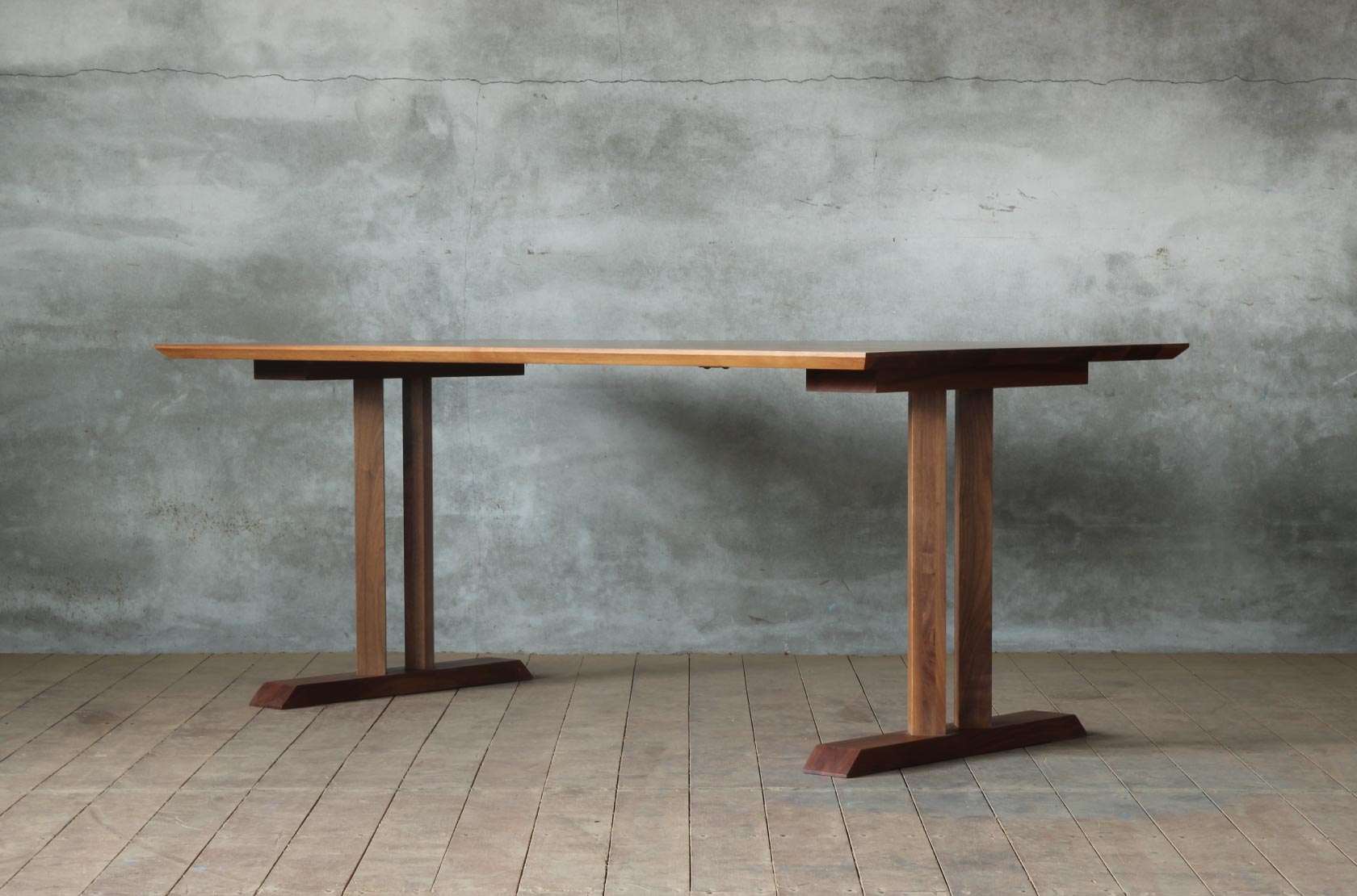 品質にこだわった天然木のダイニングテーブル｜SOLID横浜