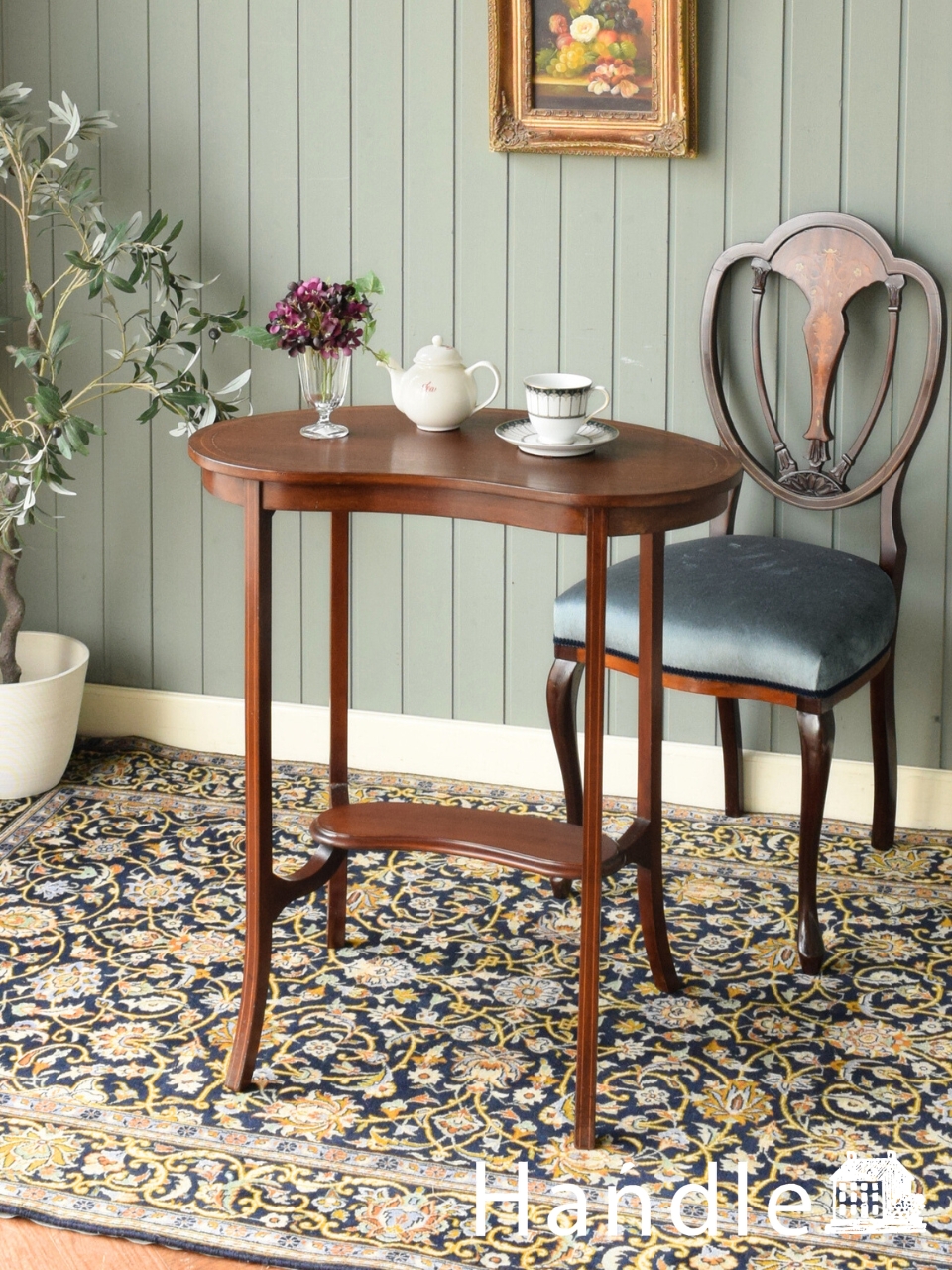 猫足が優雅なアンティークのテーブル、フランスから届いたティー