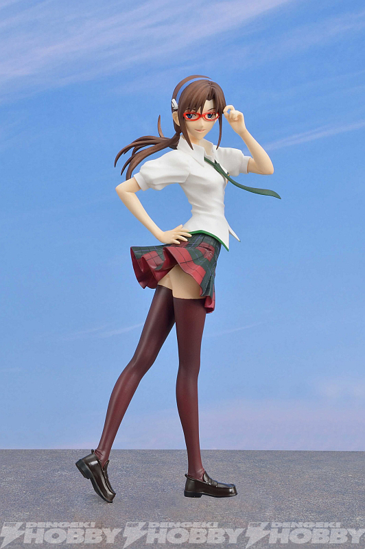 ヱヴァンゲリヲン新劇場版』制服姿のマリが華やかなプレミアム
