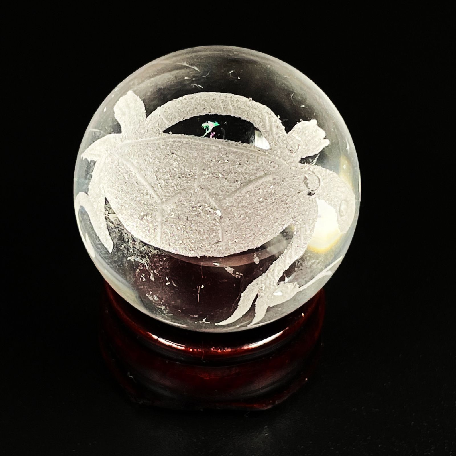 長寿や健康を司る］四神獣 玄武 北の守護神 33ミリ珠 本水晶 台座