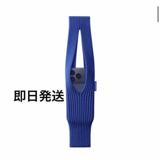 ISSEY MIYAKE - iPhone Pocket by ISSEY MIYAKE ショート サファイアの