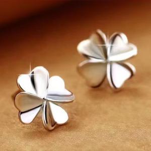 gunda / MILKY WAY PI （ミルキーウェイ ピアス） シルバーxホワイト