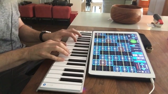 Amazon.com: Xkey 25 Air Bluetooth MIDI Keyboard - Apple-Style