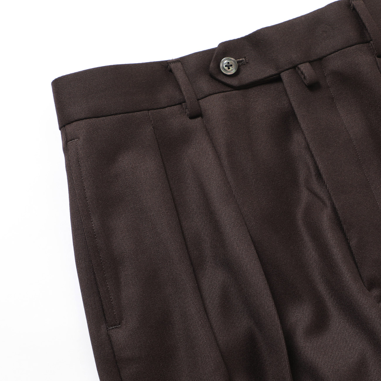 一本は持っておきたいイマ注目の『NEAT / ニート』パンツをシルエット