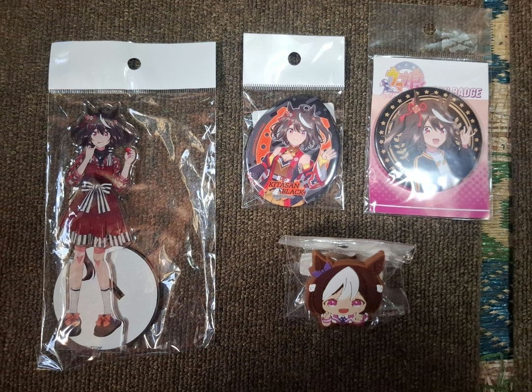 ウマ娘 公式応援タオル4枚とクッションとうちわとクリアファイル7枚と