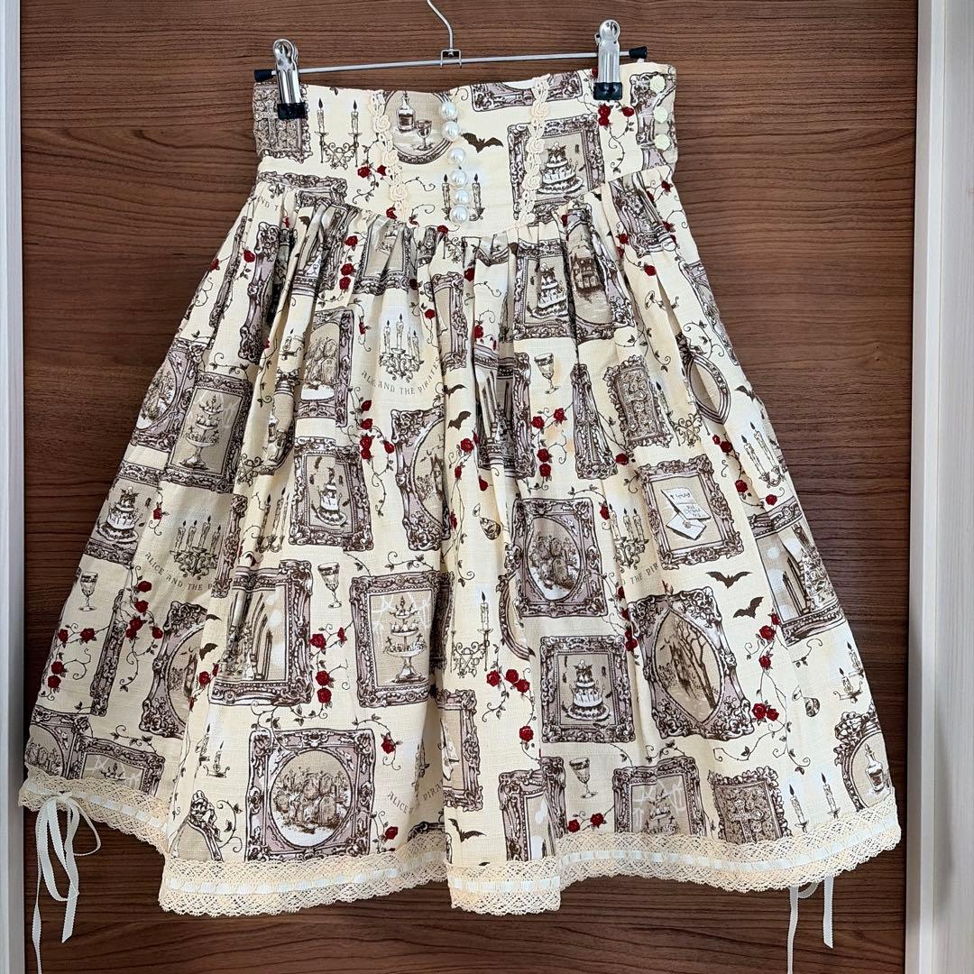 薔薇と額縁柄　スカート 楽天市場】バラ柄ジャカードタックフレアスカート（ブラック） : JENNY