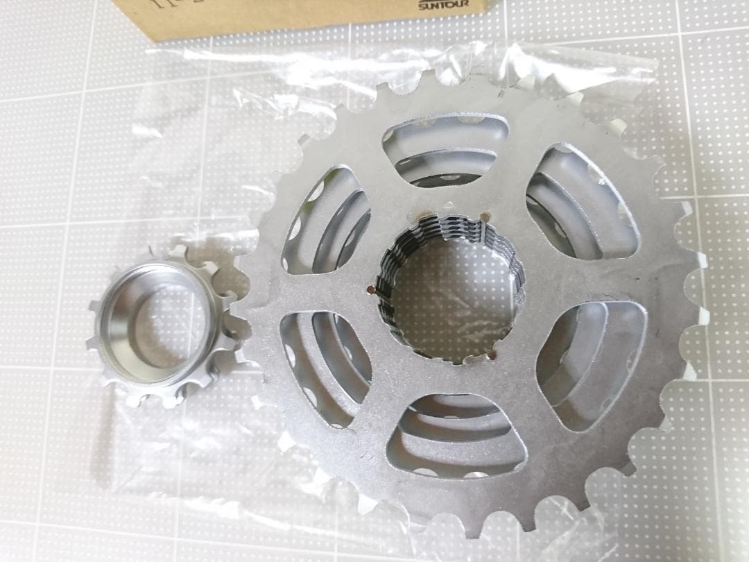 新品】 8速リアハブ & スプロケット SUPERBE PRO サンツアー