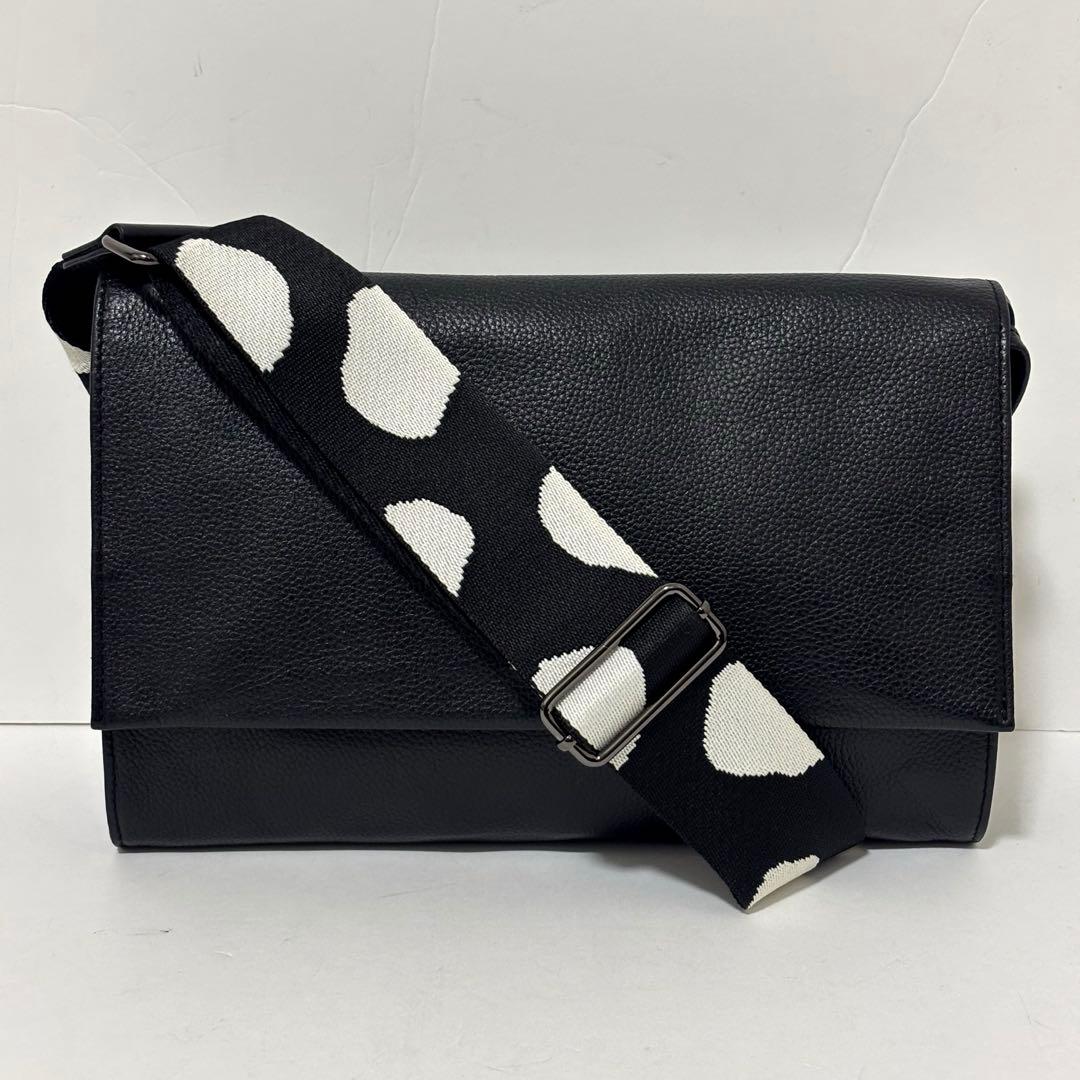 極美品 イアパピヨネ　ワイドテープショルダーバッグ　ボディバッグ　ダルメシアン ear PAPILLONNER（イア パピヨネ） ショルダーバッグ バッグ 「本革