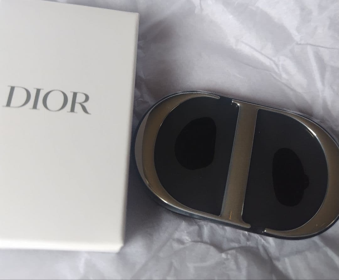 Dior ノベルティ　ミラー Diorの最新ノベルティが可愛すぎる…！高級感のあるロゴのミラーが無料