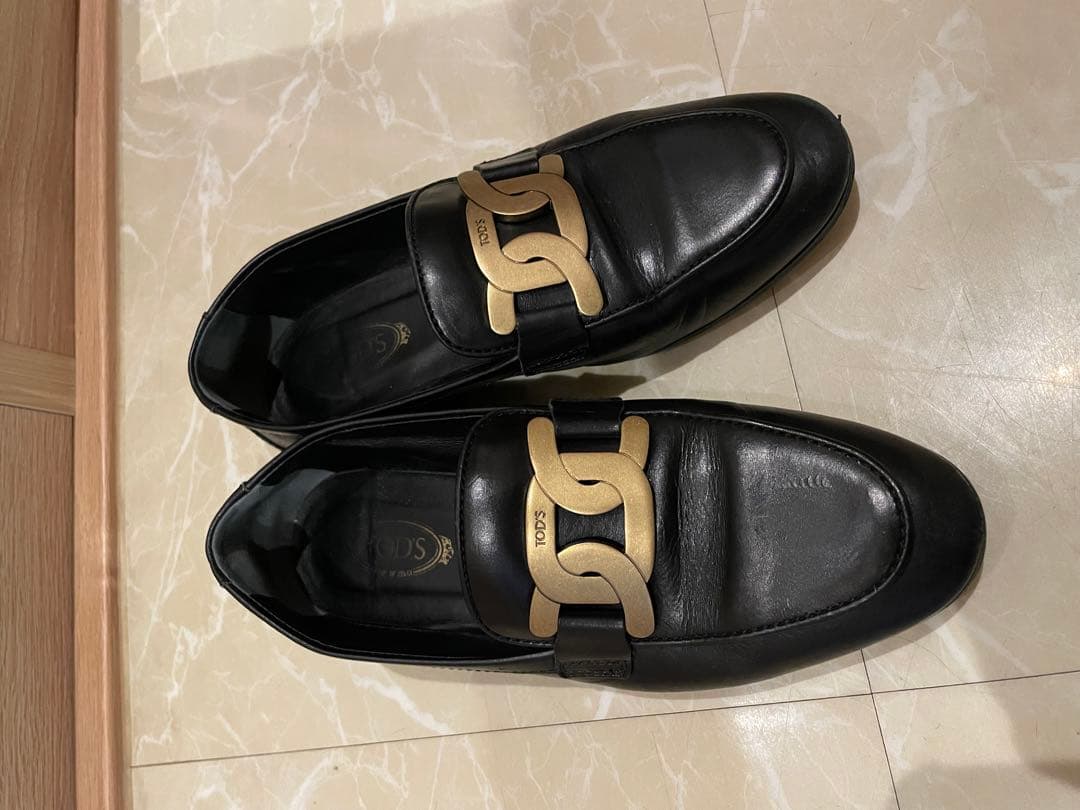 t*a様 TOD'S ブラック ローファー ゴールドチェーン TOD'S（トッズ） TODS T Chain Leather Loafers レザー ローファー