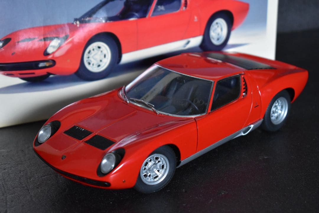 1/18 オートアート ランボルギーニ ミウラ SV フル開閉 レッド オートアート 1/18 ランボルギーニ ミウラ SVR “イオタ” レッド 完成品