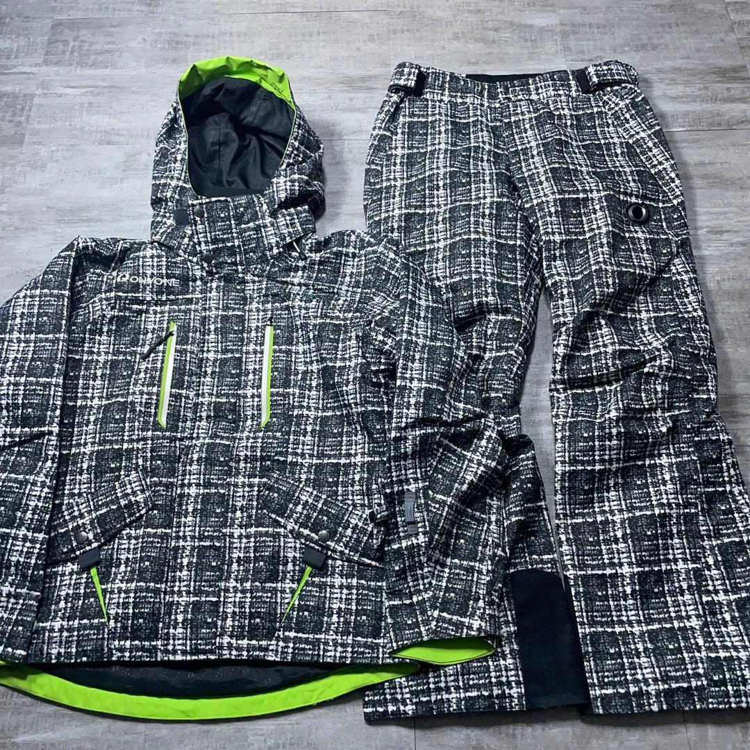 オススメ⭐︎ ONYONE スキーウェア デモモデル SーM チェック柄 総柄 S オススメ⭐︎ ONYONE スキーウェア デモモデル SーM チェック柄