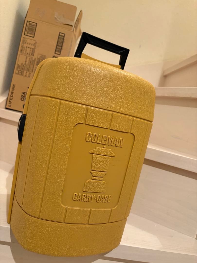 Coleman キャリーケース イエロー　クラムシェル19826月　角ハンドル Coleman キャリーケース イエロー クラムシェル19826月 角ハンドル