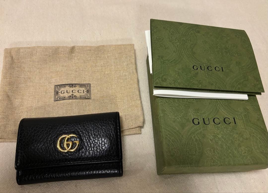 GUCCI グッチ GGマーモント ブラック レザー製 6連キーケース 楽天市場】【10%OFF】 グッチ キーケース 6連 GGマーモント ダブルG