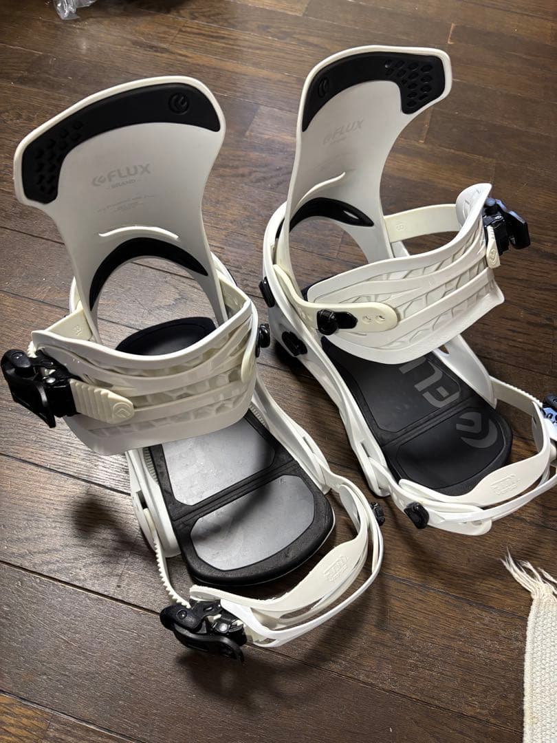 フラックス　FLUX DS 19-20 スノーボードビンディング 白 FLUXビンディング Mサイズ ホワイト/ブラック 楽天市場】フラックス