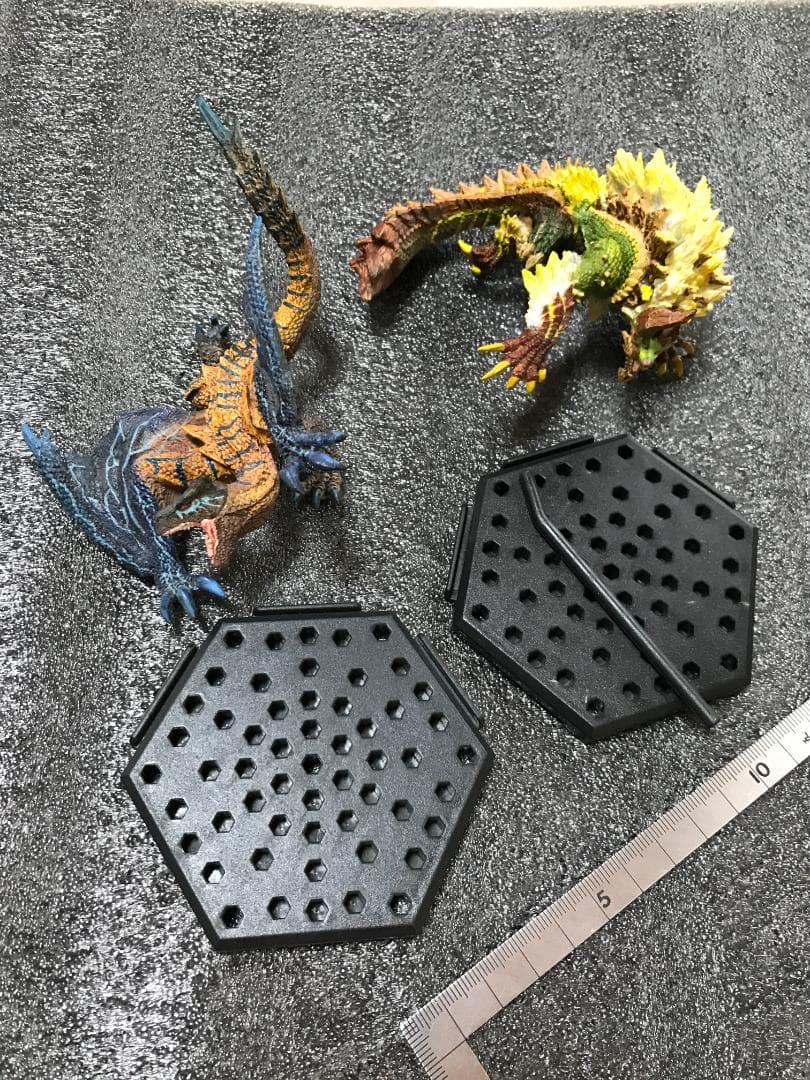 モンスターハンター スタンダードモデル　荒鉤爪ティガレックス　金雷公ジンオウガ モンハン】『CAPCOM FIGURE BUILDER CUBE MONSTER HUNTER 雷狼竜