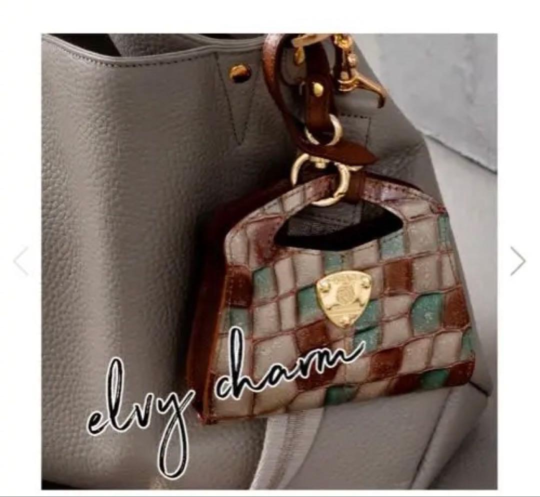 エルビー チャーム キーケース イルビゾンテ IL BISONTE キーケース C0966 145 COWHIDE KEYRING