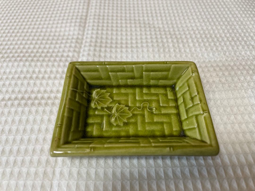 淡路珉平焼きの小皿 網代文に蔦 - メルカリ