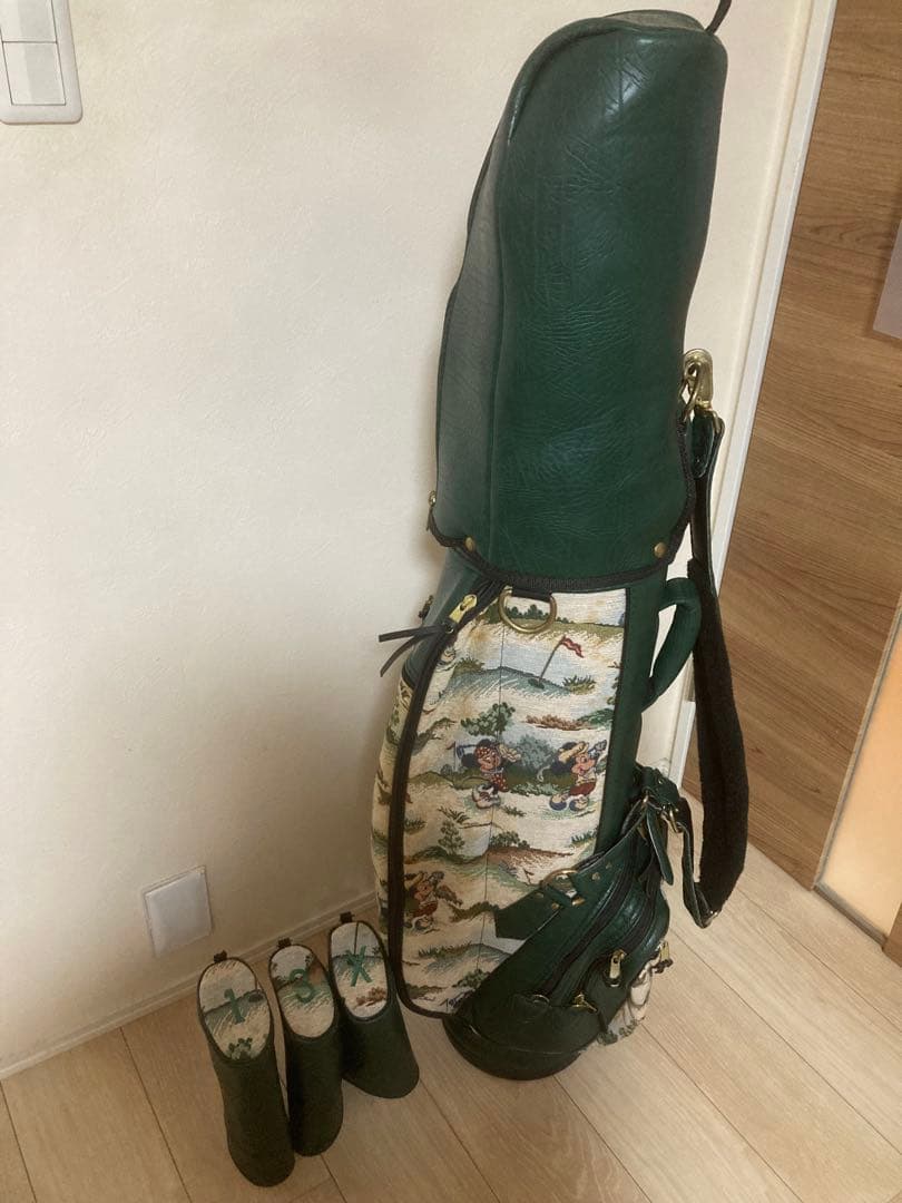 ベルディング ミッキーマウス ミニー　キャディバッグ　ヘッドカバー3つ付き ベルディング ミッキーマウス ミニー キャディバッグ ヘッドカバー3つ