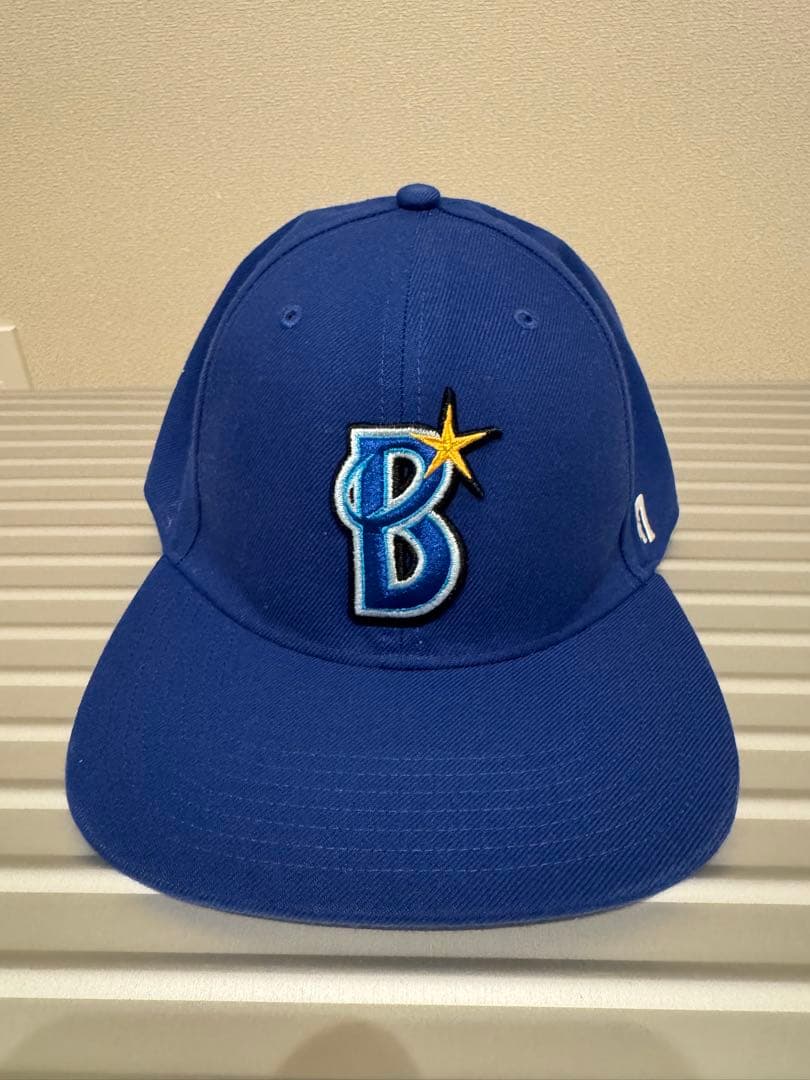 横浜denaベイスターズホームの47製キャップ、#2 牧選手のサイン刺繍入り。 横浜DeNAベイスターズ会員限定47 CAPTAIN牧秀悟選手サイン刺繍キャップ