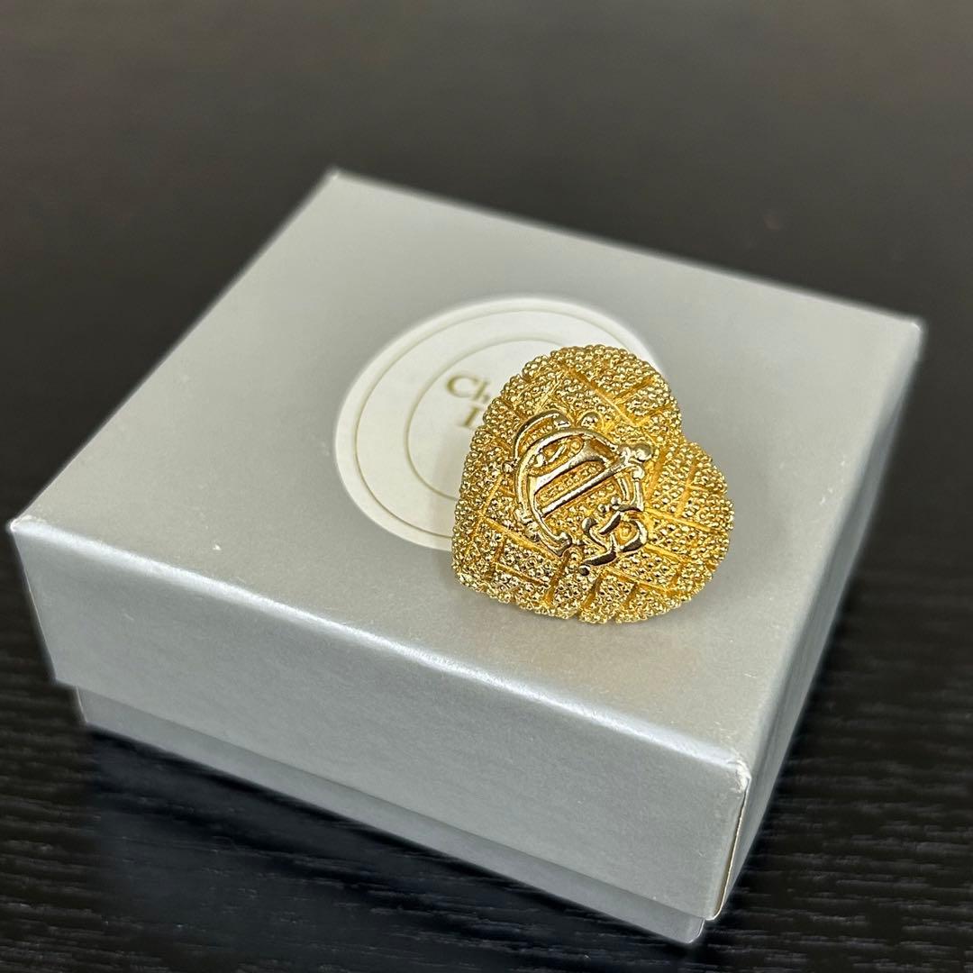 ディオール　ピンバッチ　エンブレム　ハート　ロゴモチーフ　ブローチ　バッチ　箱付 Christian Dior - ディオール/ピンバッジの通販 by Ryu