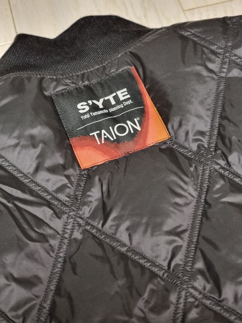 S'YTE x TAION】キルトダウン リバーシブル ロング MA-1 - メルカリ