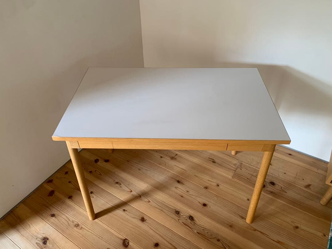 idee stilt table 1000テーブル　机　デスク STILT TABLE 1000 White｜ダイニングテーブル｜IDEE SHOP Online