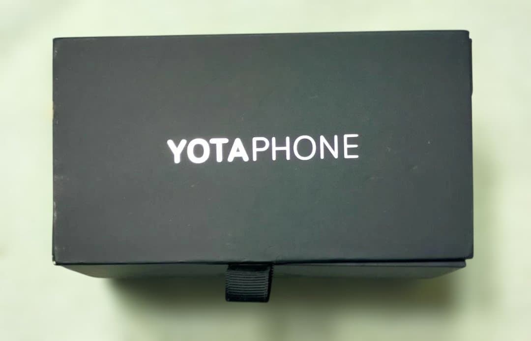YOTAPHONE　YD201 YotaPhone 2, YD201, 2GB/32GB, Dual screens on both sides E-Ink +