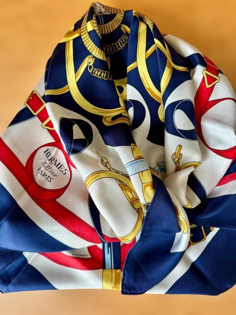 HERMÈS エルメス カレ90 シルクスカーフ　紺白赤 HERMES（エルメス） 美品 スカーフ カレ 90 シルク 100％ FEUX