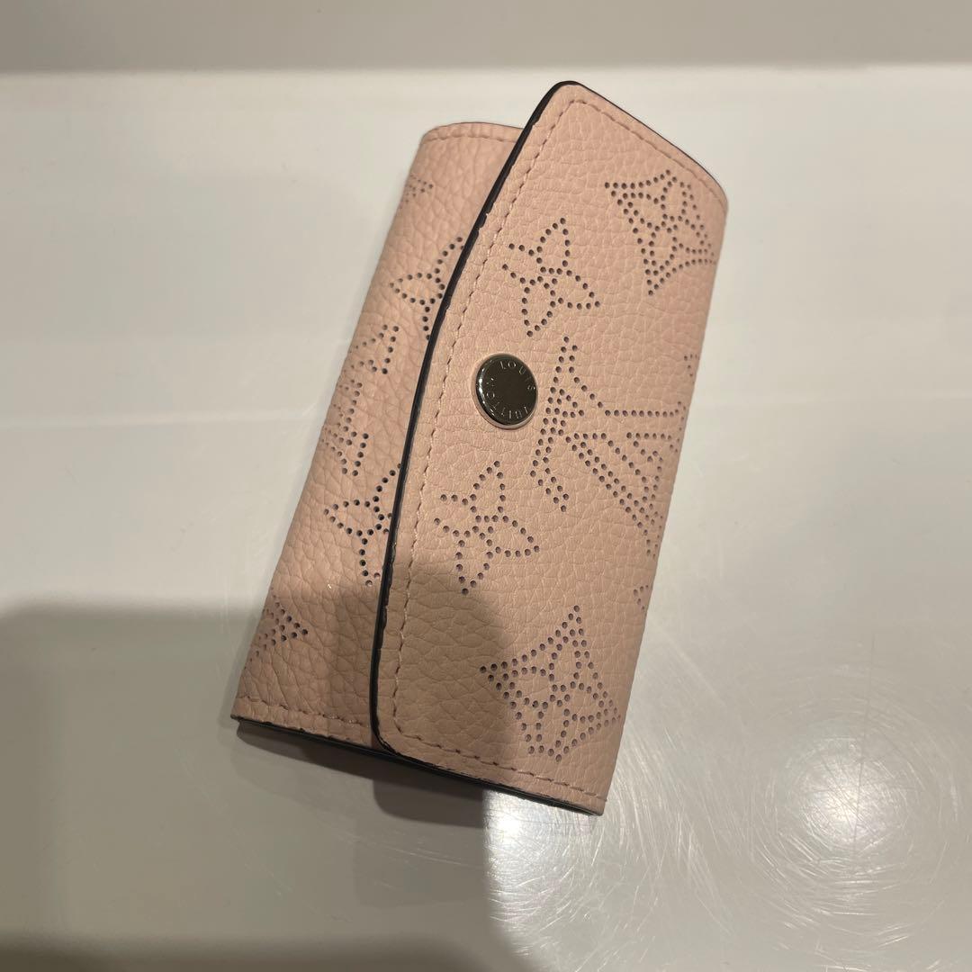 ピンク レザー キーケース ロゴ入り　ルイヴィトン(袋付き) 楽天市場】【10%OFF】 ルイヴィトン キーケース 6連 LV × TM