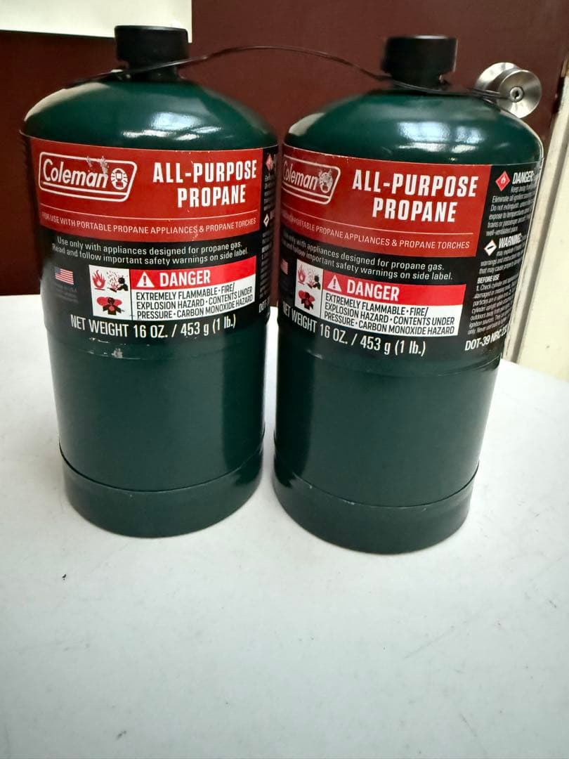 プロパンガス US コールマン キャンプ アメリカ ガス缶　2本セット　満タン プロパンガス US コールマン キャンプ アメリカ ガス缶 2本セット 満