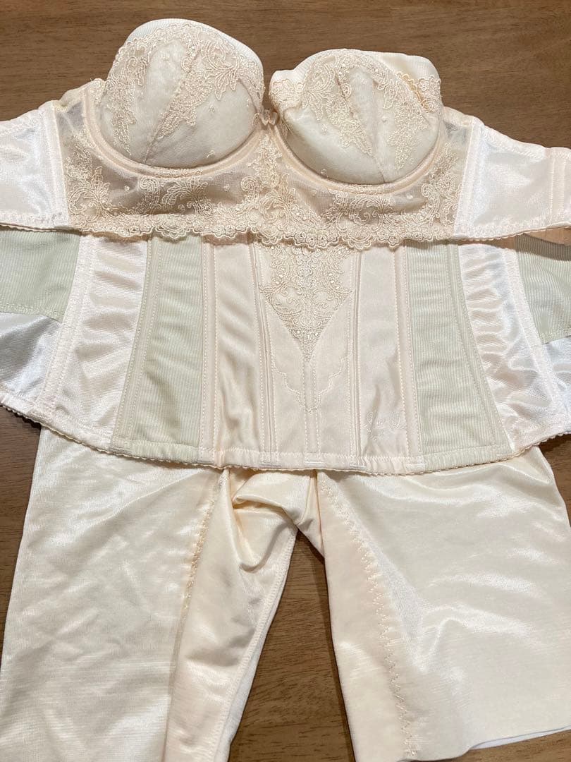 【FOURSIS&CO.】ブライダルインナー3点セット ブライダルインナー 3点セット ブラジャー,ウエストニッパー,フレア