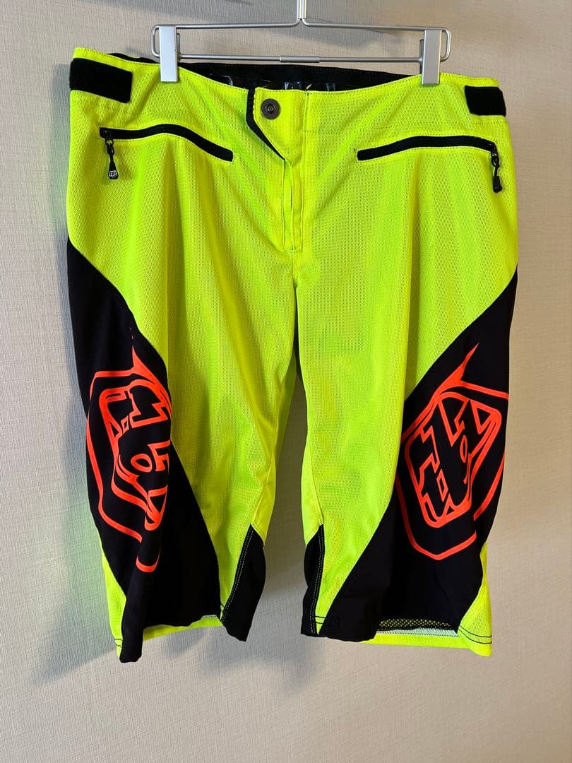 ③トロイリーデザイン ショートパンツ イエロー - メルカリ