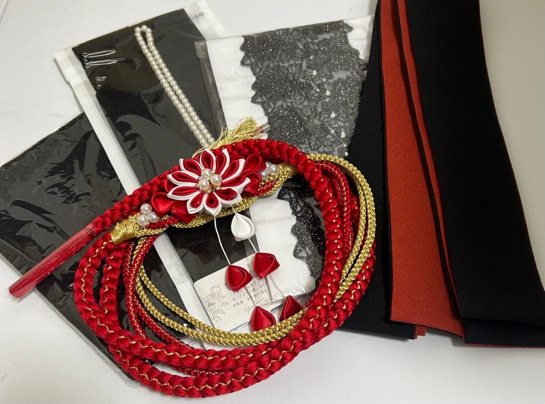 ぴよママ様専用 黒の総絞りにレトロモダンな赤の小花 豪華成人式振袖18