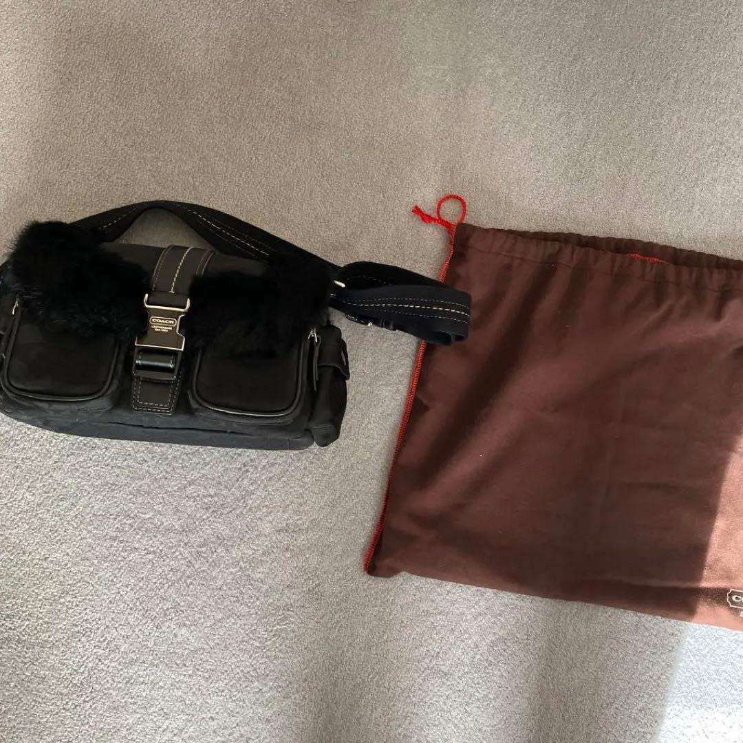 保存袋付✨コーチ　ファー　カメラバッグ　シグネチャー　黒　ショルダーバッグ 極美品】COACH コーチ シグネチャー カメラバッグ ショルダーバッグ