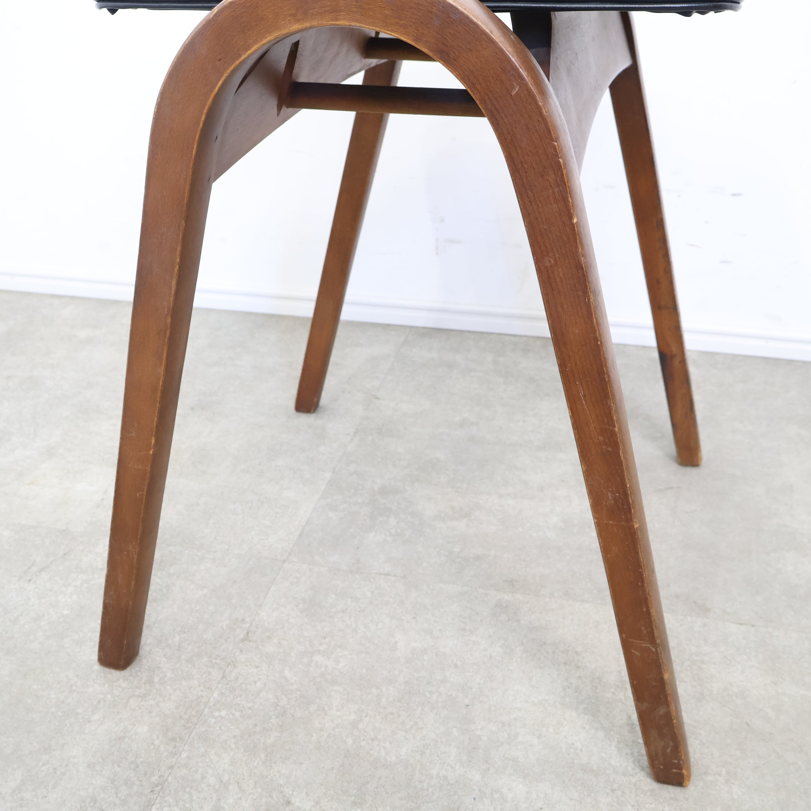 秋田木工「剣持勇」デザインのヴィンテージスツール No.2 – バナル