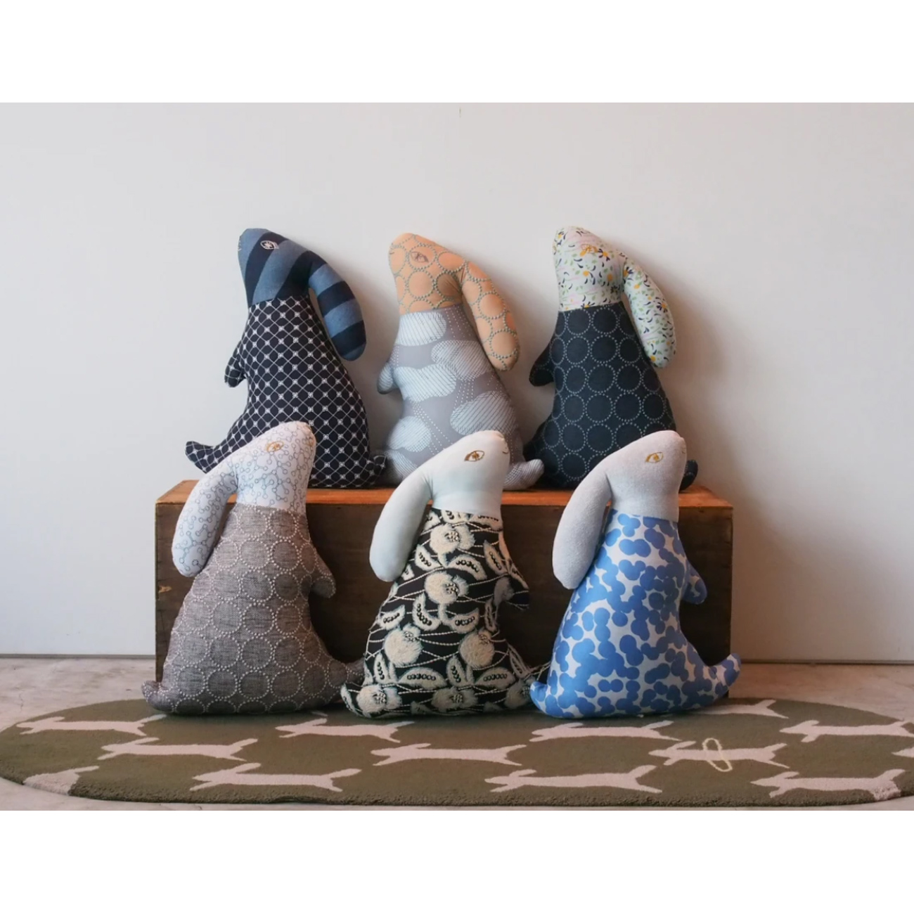 ミナペルホネン「新作ウサギクッション」を発売！春夏コレクションの